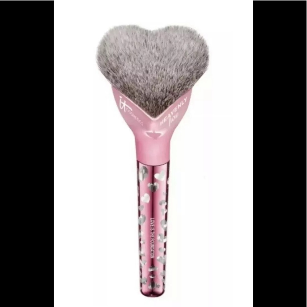 2019 IT Cosmetics Love is the Foundation Brush